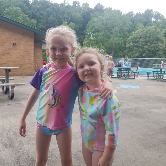 Meet your Posher, Katie - Picture 3 of 4